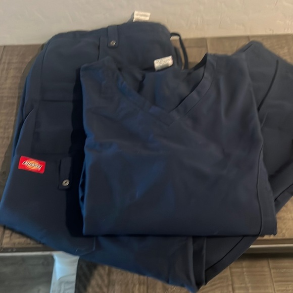 Navy blue scrubs by Dickies top 2x bottoms L - Picture 1 of 5